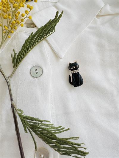 Retrobird Design Black Brooch Lapel Pin