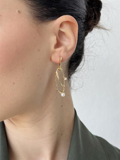 Retrobird Design Retro Model Pearl White Earrings