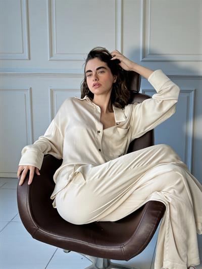 Retrobird Design Cream Boyfriend Shirt with Satin Surface