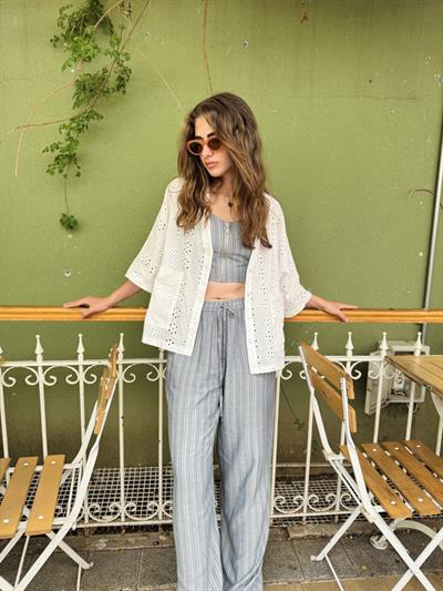 Retrobird Design V-Neck Embroidered White Kimono Shirt