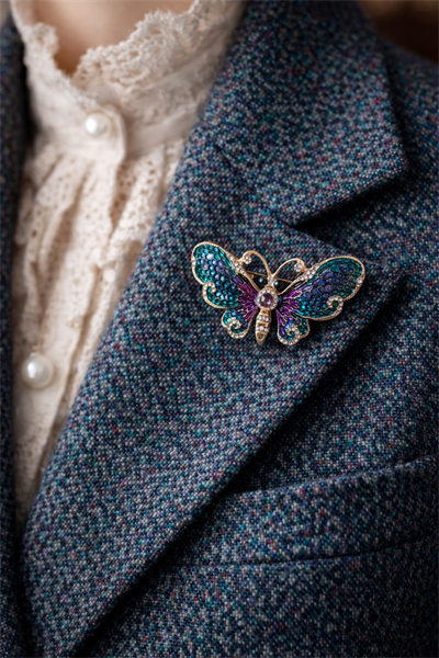 Retrobird Tasarım Vintage Eflatun Renkli Kelebek Broş Yaka İğnesi
