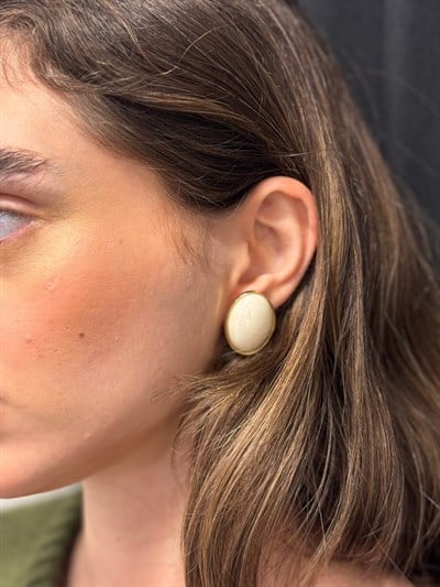 Retrobird Design Vintage Style Pearl Colored Earrings