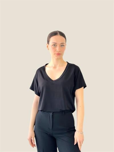 Retrobird V-Neck Flowy Black T-Shirt Top