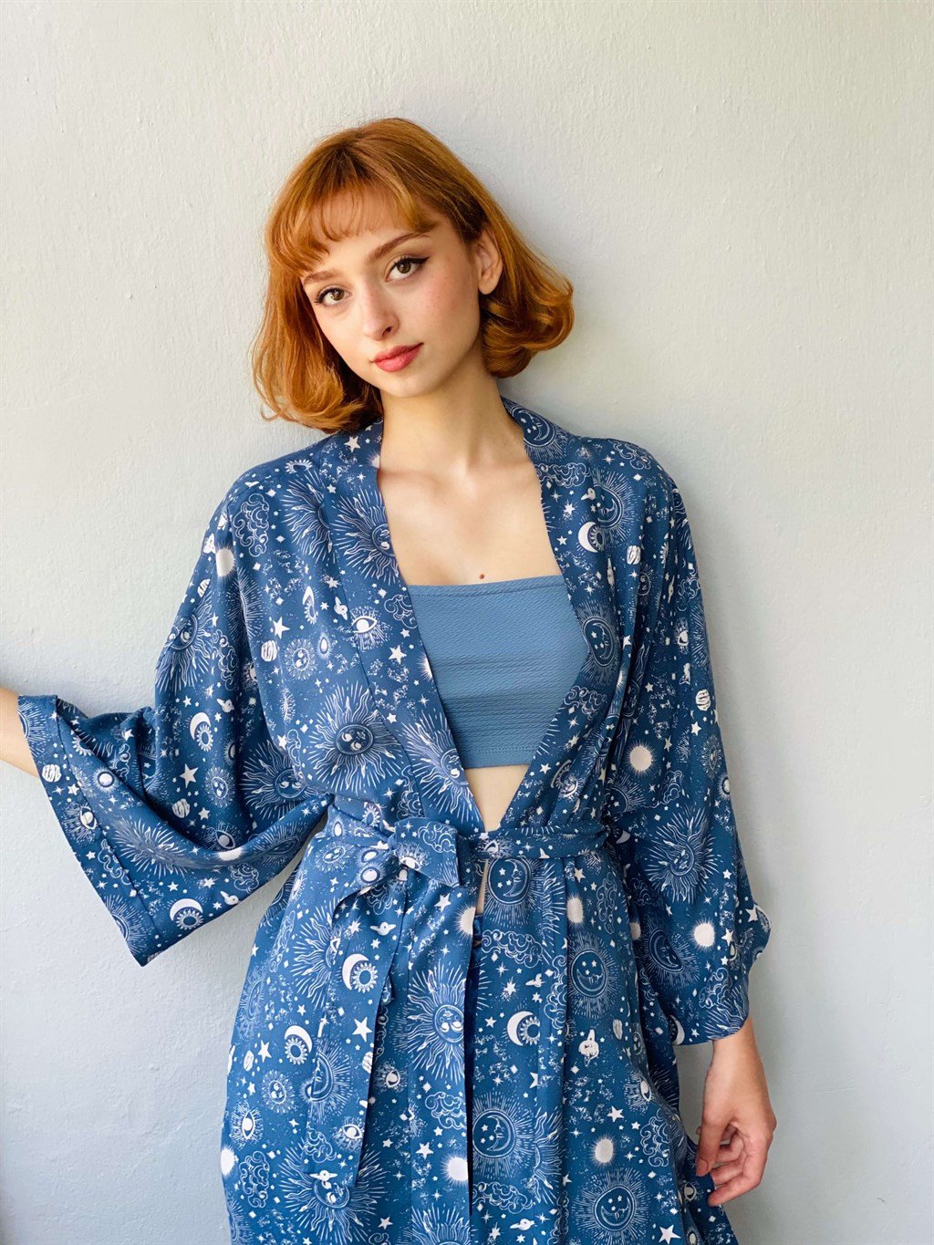 Retrobird Rahat Kesim Mavi Renkli Viskon Kumaş Güneş Desenli Kadın Garnili  Standart Kemerli Kimono | Retrobird
