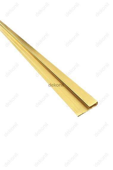 لوح من مادة البولي فينيل كلوريد بلمسة نهائية ذهبية من الألومنيوم مقاس 270 سم