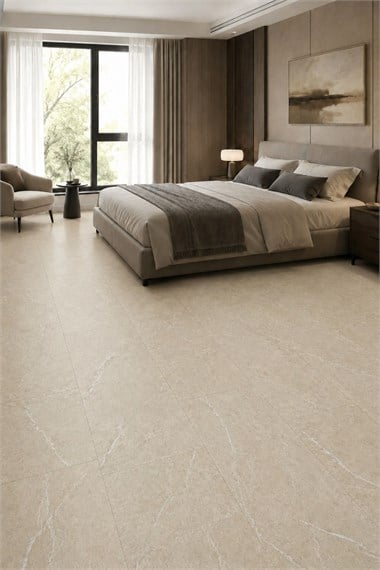 SPC Bej Mermer Parke – Su Geçirmez Zemin Paneli (305 × 1200 × 5 mm | Paket: 6 Adet / 2,23 m²)