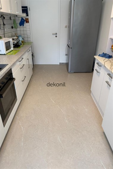 SPC Bej Mermer Parke – Su Geçirmez Zemin Paneli (305 × 1200 × 5 mm | Paket: 6 Adet / 2,23 m²)