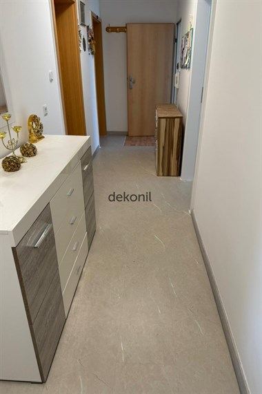 SPC Bej Mermer Parke – Su Geçirmez Zemin Paneli (305 × 1200 × 5 mm | Paket: 6 Adet / 2,23 m²)