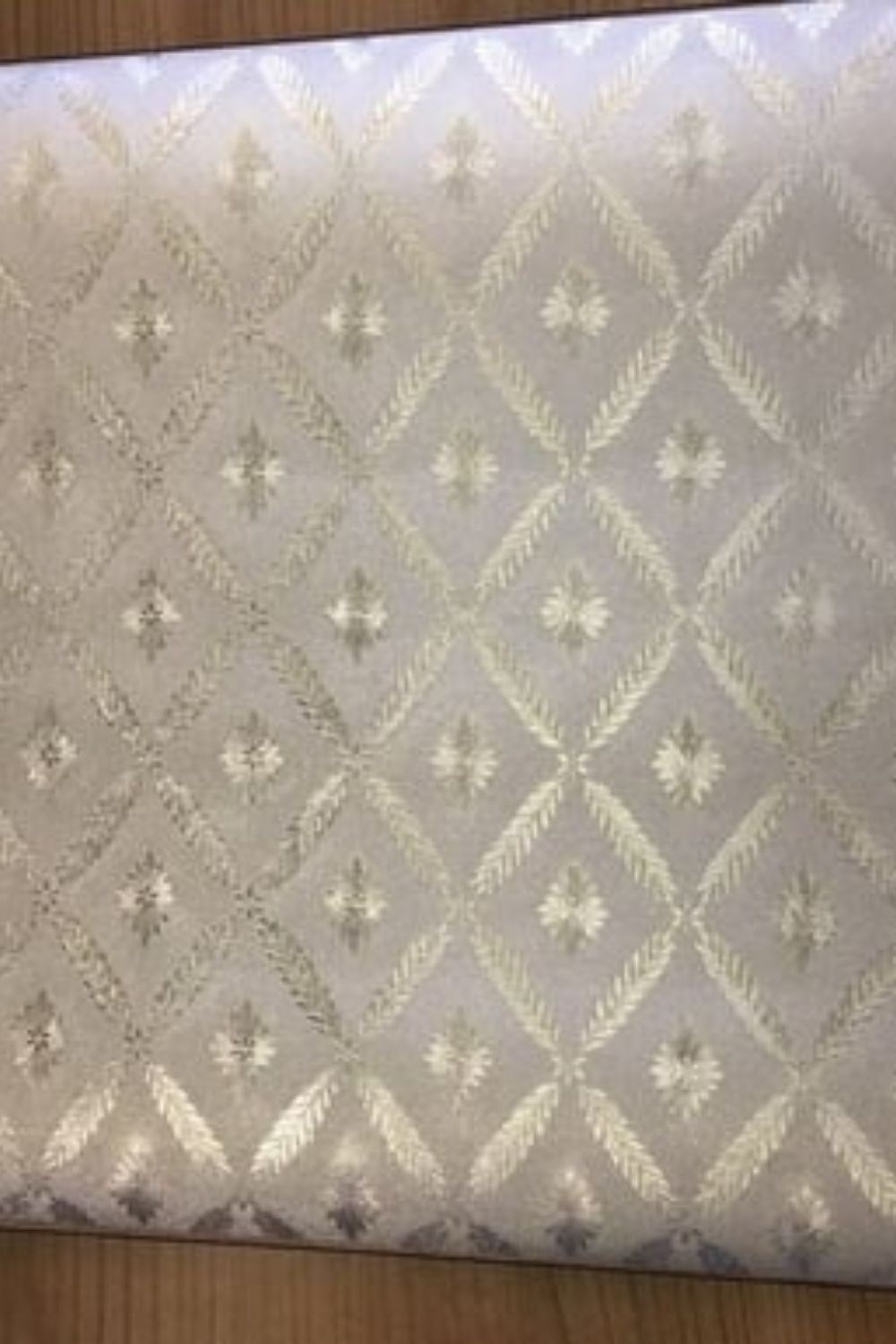 Silver Flower Patterned Wallpaper D-97320