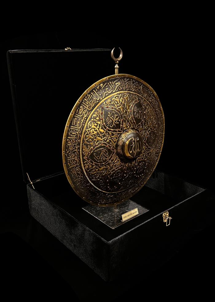 Fatih Sultan Mehmed Han Kalkanı – Fetih Sûresi Nakışlı Hakanî Levha