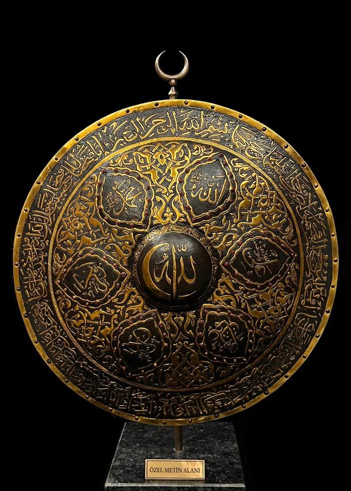 Fatih Sultan Mehmed Han Kalkanı – Fetih Sûresi Nakışlı Hakanî Levha