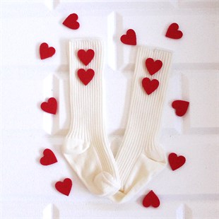 Kırmızı Kalpli Dizaltı Çorap - EKRU