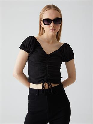 LTB YAPARA YANLARI BÜZGÜLÜ KISA BLUZ