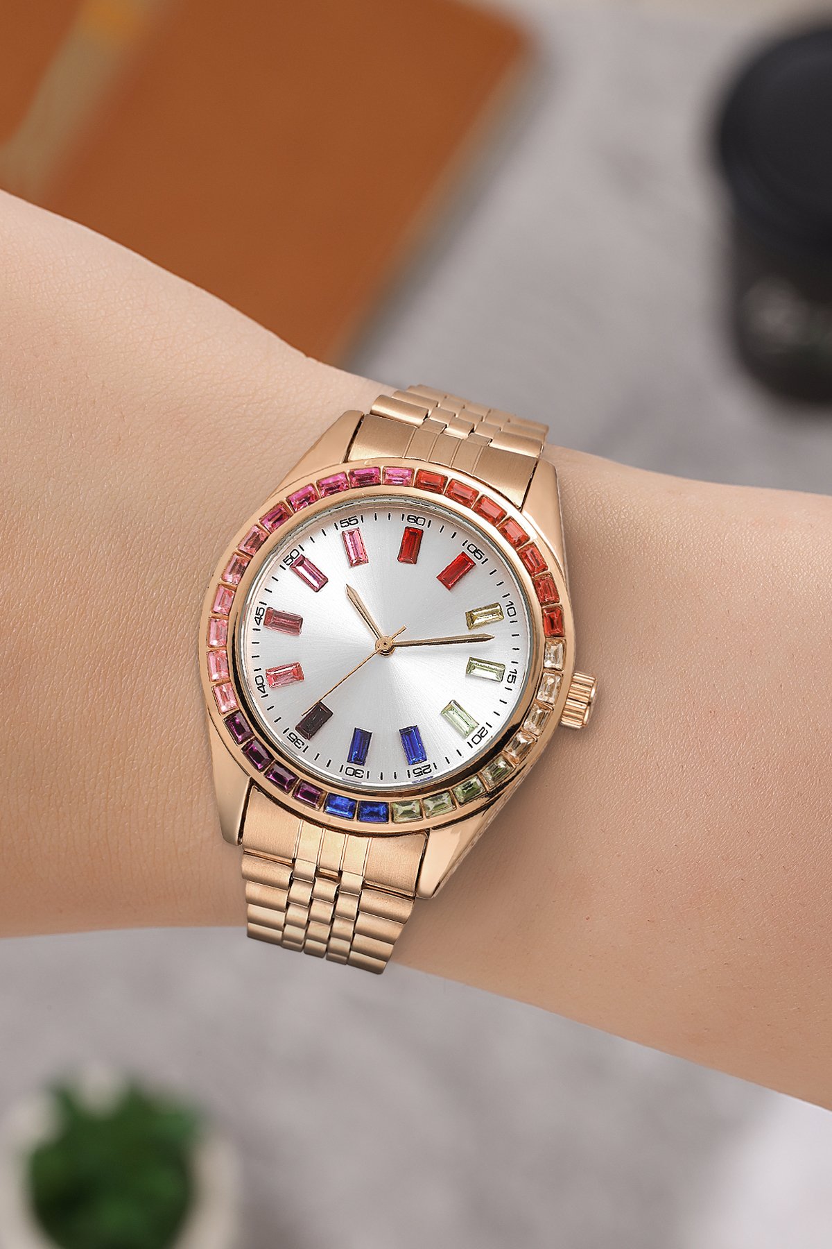 Renkli Tasarım Taşlı Kadın Kol Saati