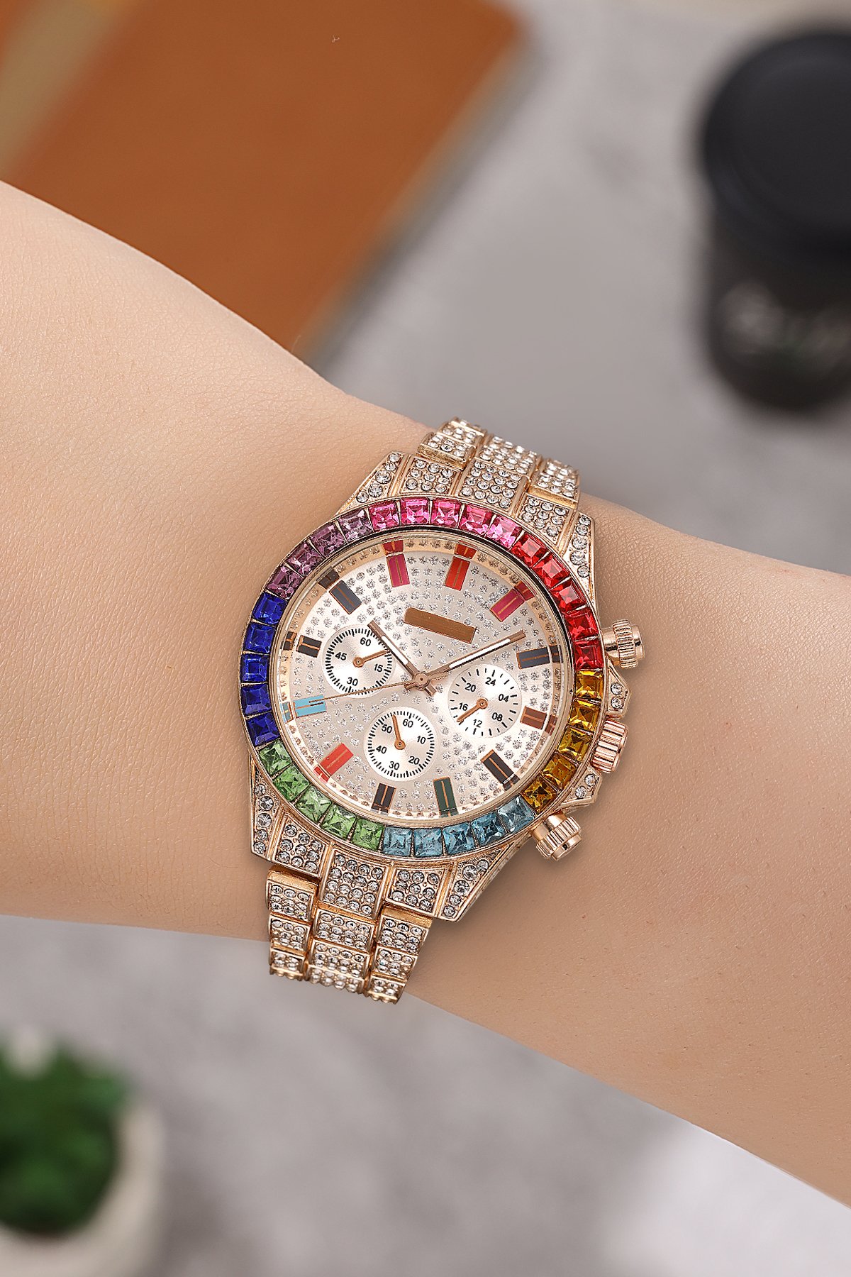 Renkli Tasarım Taşlı Kadın Kol Saati