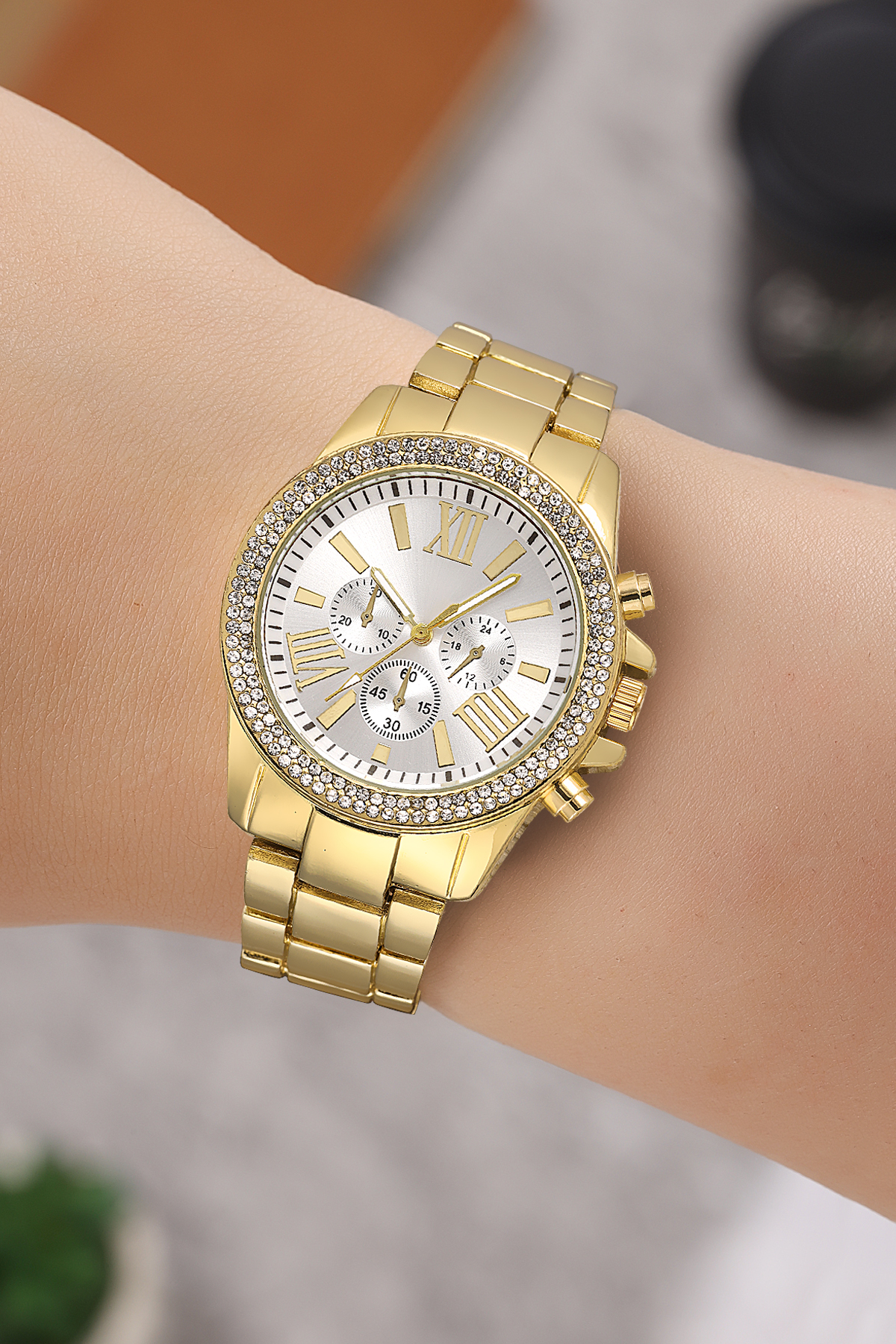 Taşlı Dekoratif Kadran Şık Kadın Kol Saati