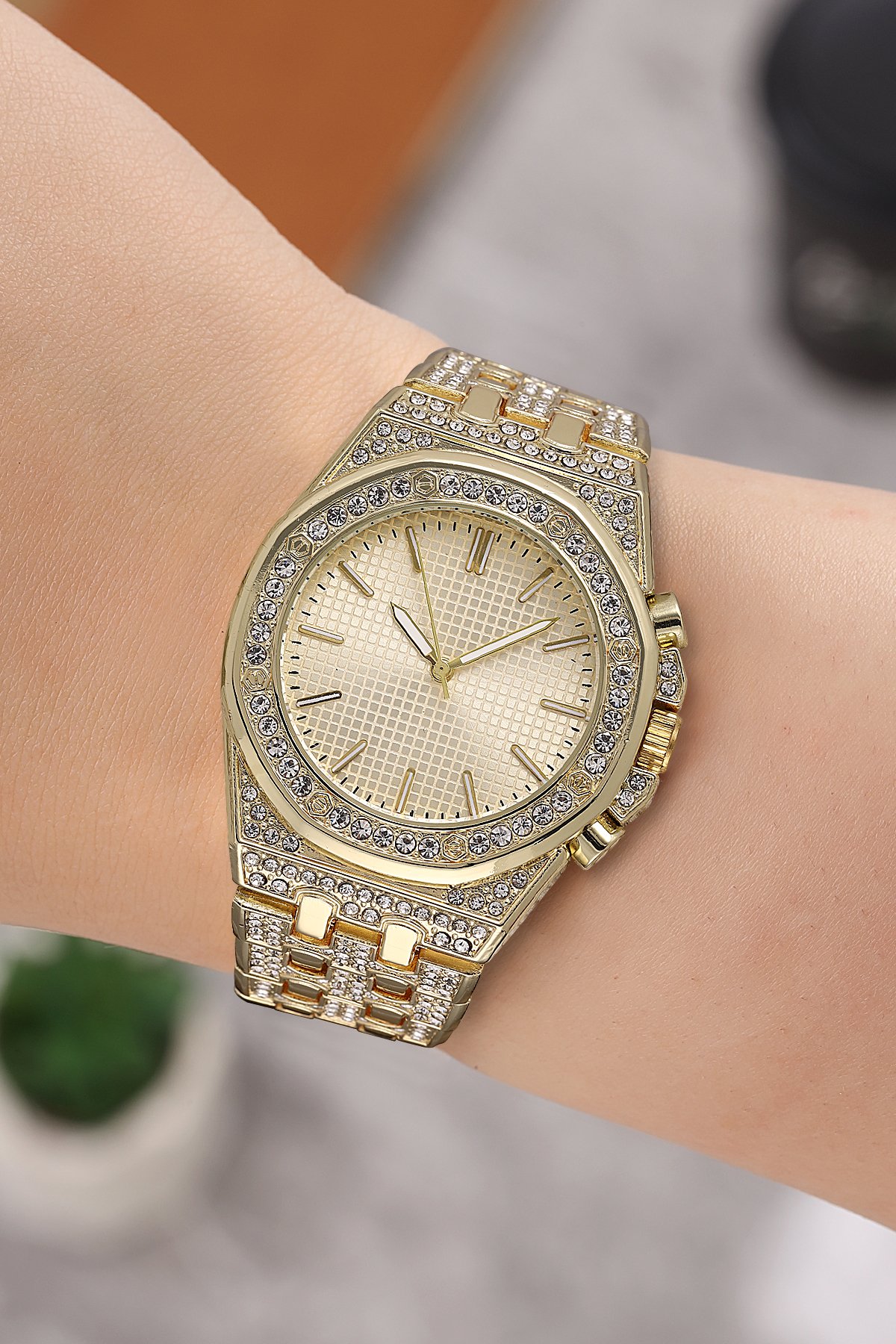 Taşlı Şık Kadran Kadın Kol Saati