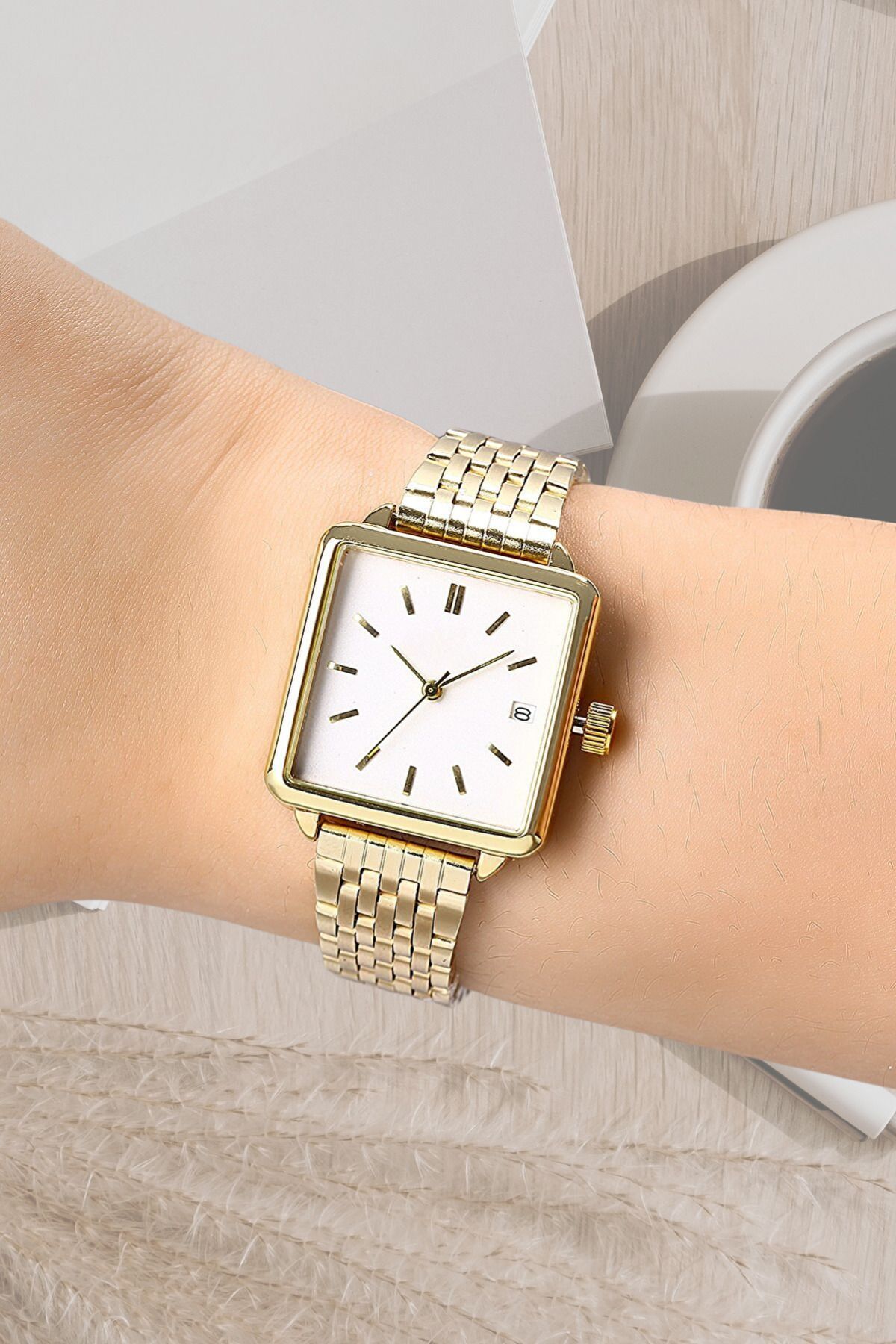 Zamansız Tasarım Kare Gold Metal Kadın Kol Saati