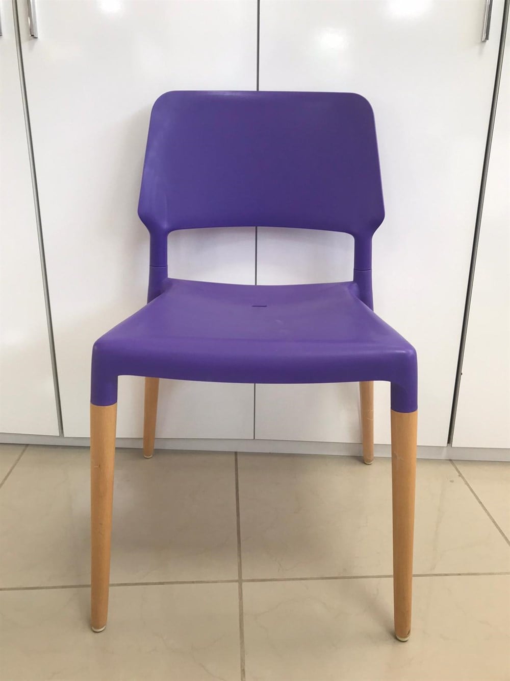 ADORE CHR-016-MR-1 PORTA  MASİF AYAKLI PLASTİK SAN
