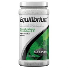 Seachem Equilibrium Akvaryum Bitkileri için Mineral Desteği