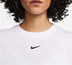 Nike Sportswear Essentials Kadın Tişört DN5697-100