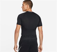 Nike Pro Dri-FIT Sıkı Kesimli Kısa Kollu Erkek Tişört CJ1483-010