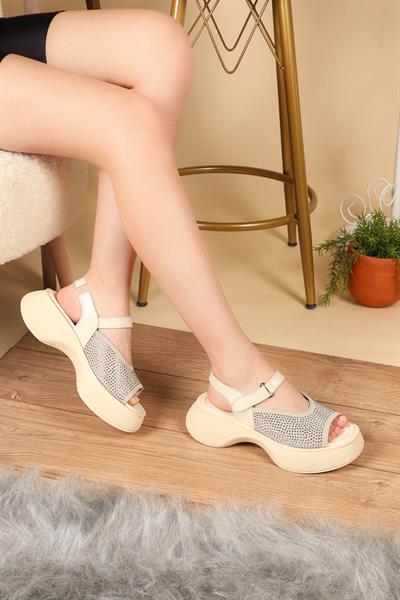 %100 Hakiki Deri Taş Baskılı Kalın Taban Sandalet BEJ