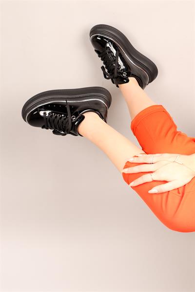 ALVA Bağcıklı Rugan Sneakers SİYAH