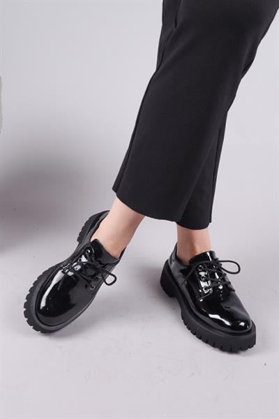 BAVİL Bağcıklı Rugan Loafer Ayakkabı SİYAH