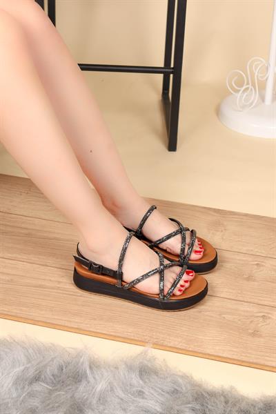 Çapraz Taşlı Bilekten Bağlı Sandalet SİYAH