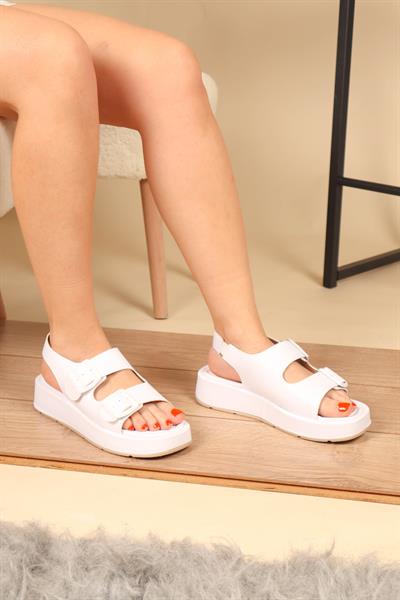 Çift Tokalı Yanı Lastik Detaylı Sandalet BEYAZ