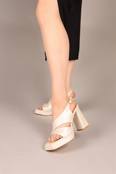 CİNNAR Verev Bantlı Platform Topuklu Ayakkabı SEDEF