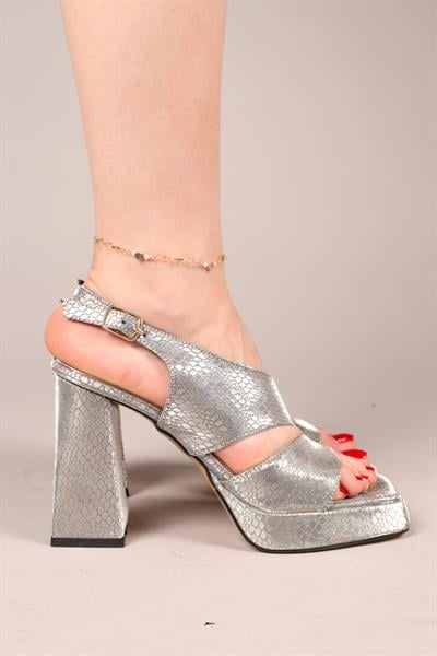 CİNNAR Verev Bantlı Platform Topuklu Ayakkabı PLATİN