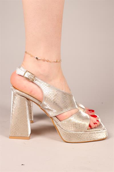 CİNNAR Verev Bantlı Platform Topuklu Ayakkabı GOLD