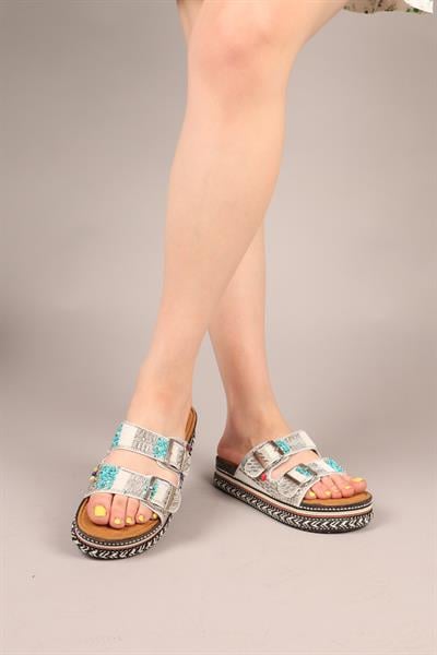 CONCHA Boncuk ve Taş Aksesuarlı Terlik BEYAZ