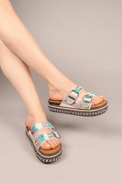 CONCHA Boncuk ve Taş Aksesuarlı Terlik BEYAZ