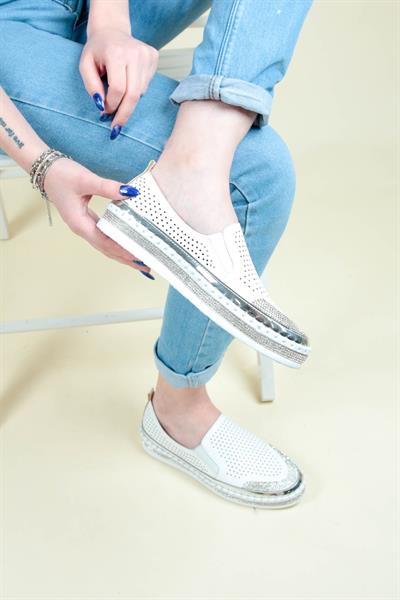 Delikli Taş Detaylı Sneakers BEYAZ