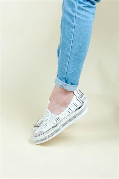 Delikli Taş Detaylı Sneakers BEYAZ