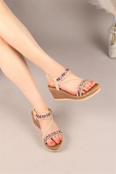 FANEL Örgü Biyeli Dolgu Topuklu Ayakkabı BEJ