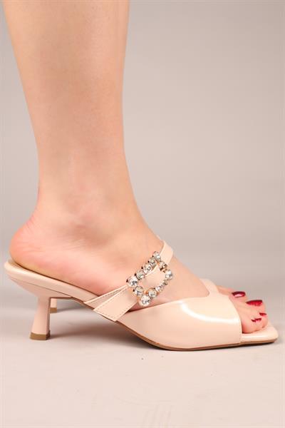 ISENOR Taşlı Tokalı Topuklu Terlik TEN