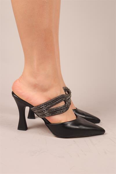 IZARD Taşlı Burnu Kapalı Topuklu Terlik SİYAH
