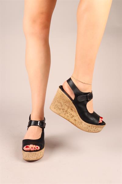 JENİTA Karnı Yarık Dolgu Topuklu Ayakkabı SİYAH