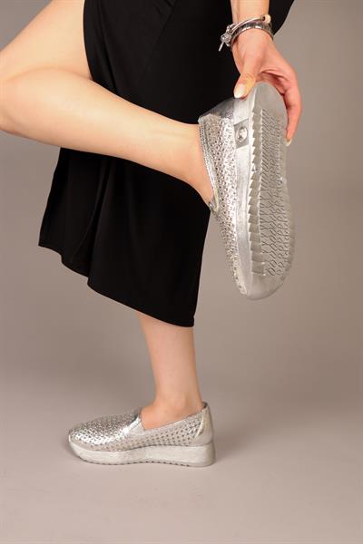 JOYRA Lazerli Taşlı Bağcıksız Sneakers GÜMÜŞ