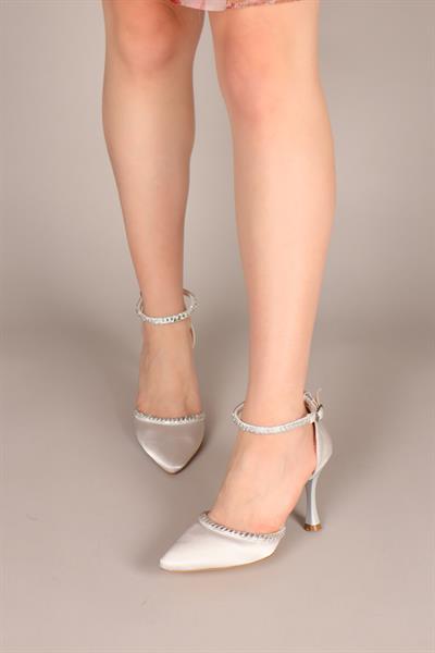 KATRİN Taş Biyeli Saten Topuklu Ayakkabı GÜMÜŞ