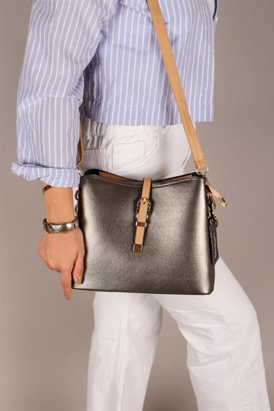 Kemer Aksesuarlı Zincir Detaylı Çanta PLATİN