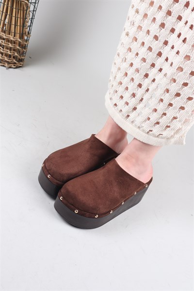 LORETO Troklu Burnu Kapalı Dolgu Topuk Terlik KAHVERENGİ