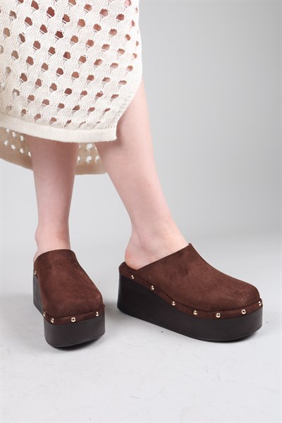 LORETO Troklu Burnu Kapalı Dolgu Topuk Terlik KAHVERENGİ