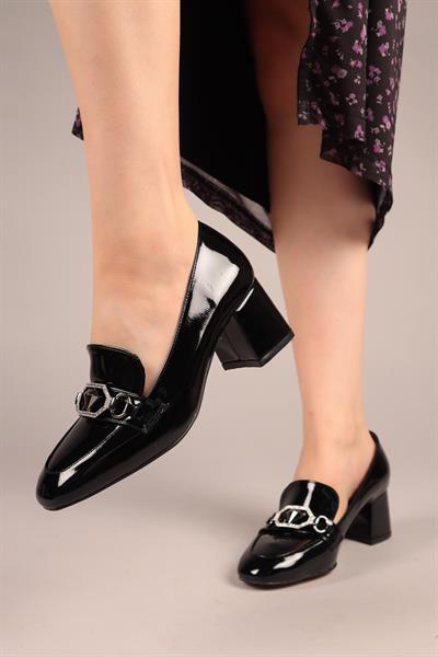 MALVEN Elmas Tokalı Rugan Topuklu Ayakkabı SİYAH