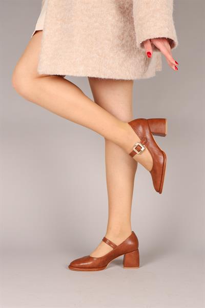 MATMAZEL Tek Bantlı Topuklu Ayakkabı TABA