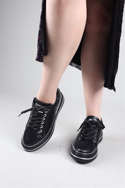 NOUNA Bağcıklı Düz Sneakers SİYAH